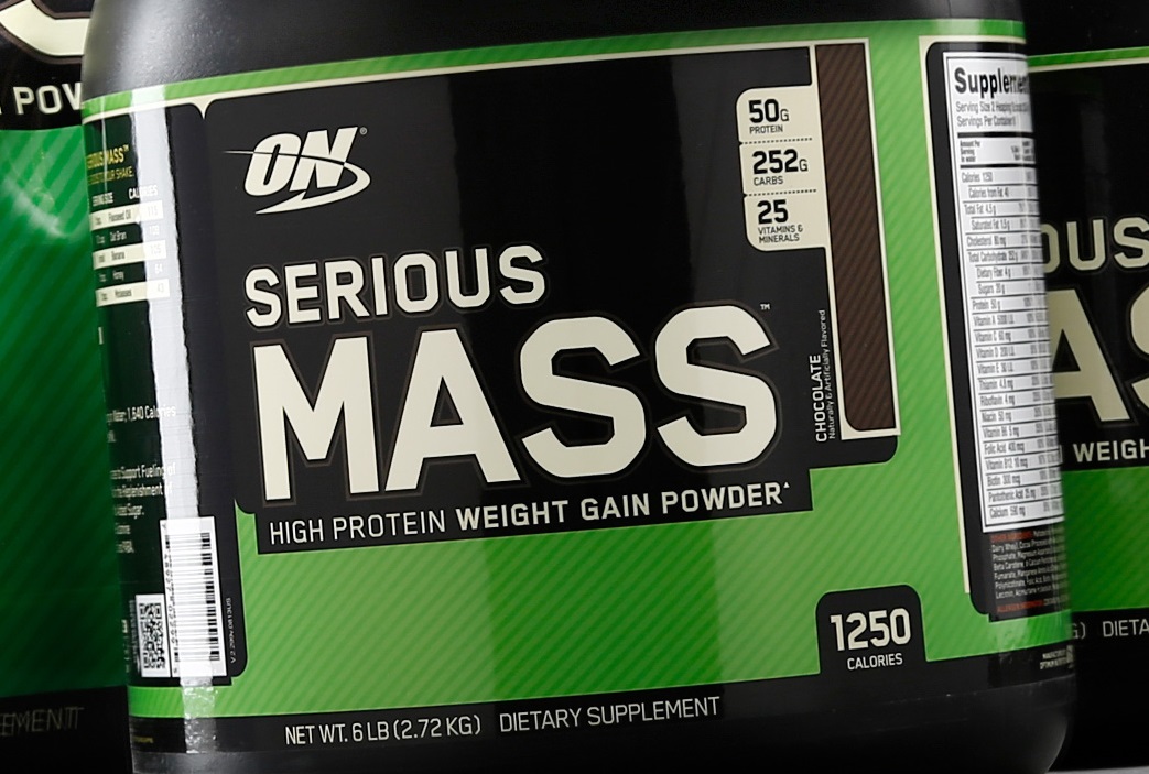 Image of a bottle of mass gainer protein powder