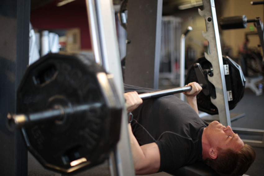 Barbell Vs Smith Machine Bench Press The Pro S & Con S Of